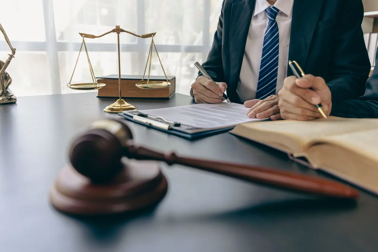 When Should I Hire an Employment Lawyer?